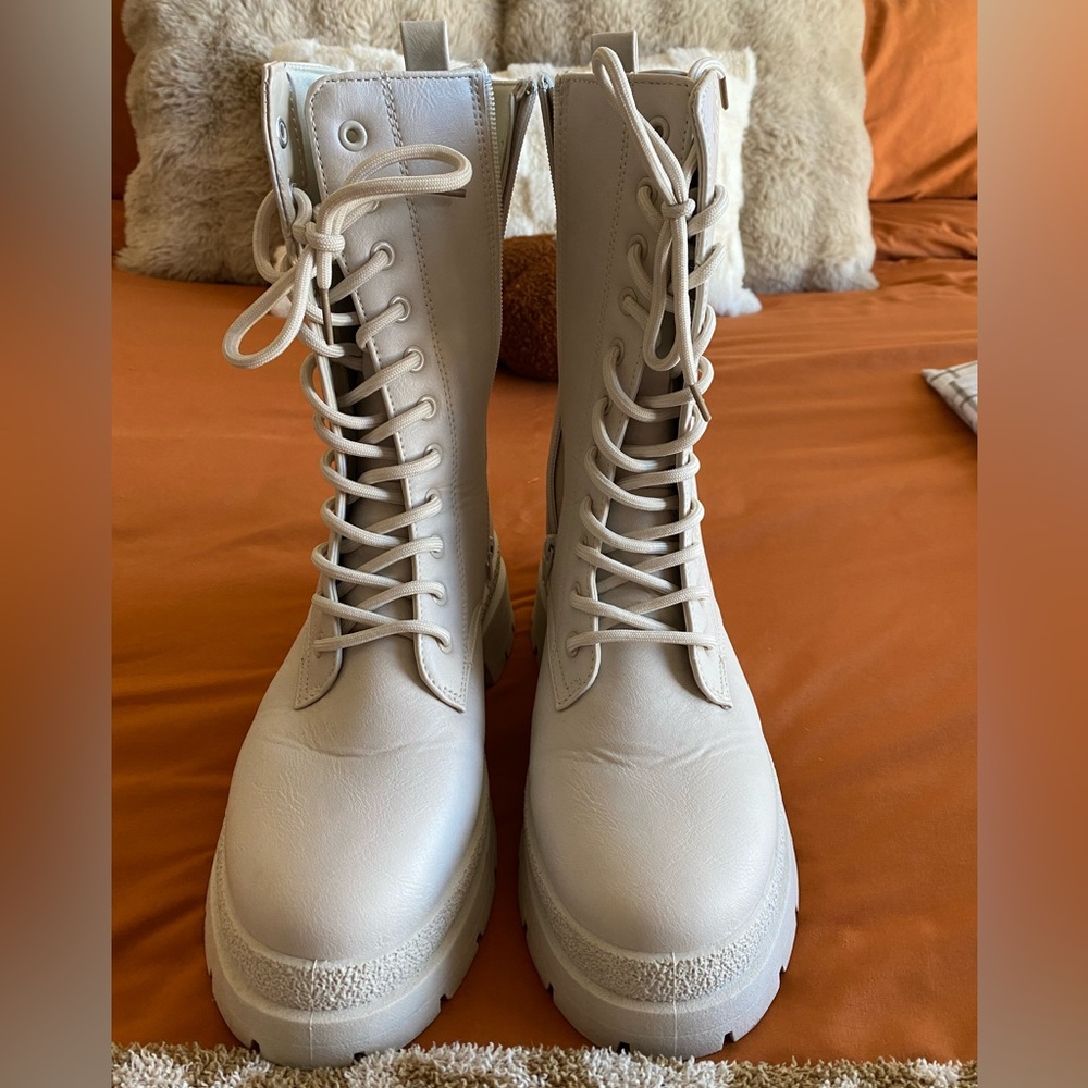Combat boots